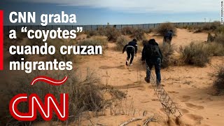 Así cruzan los quotcoyotesquot a personas en la frontera CNN graba operación de tráfico de inmigrantes [upl. by Russon917]